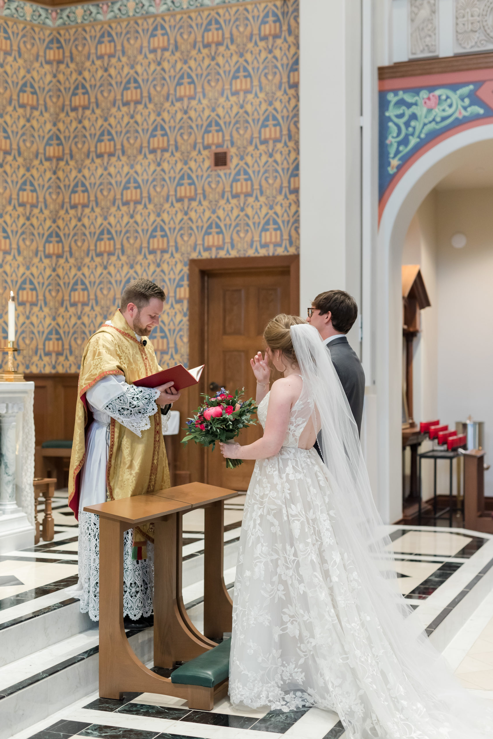 st-paul-university-catholic-center-wedding-ceremony-photography