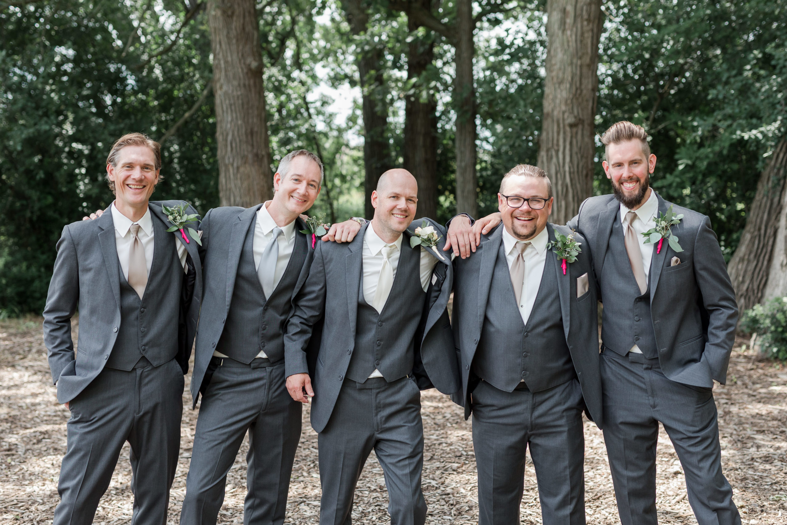 groomsmen-photos