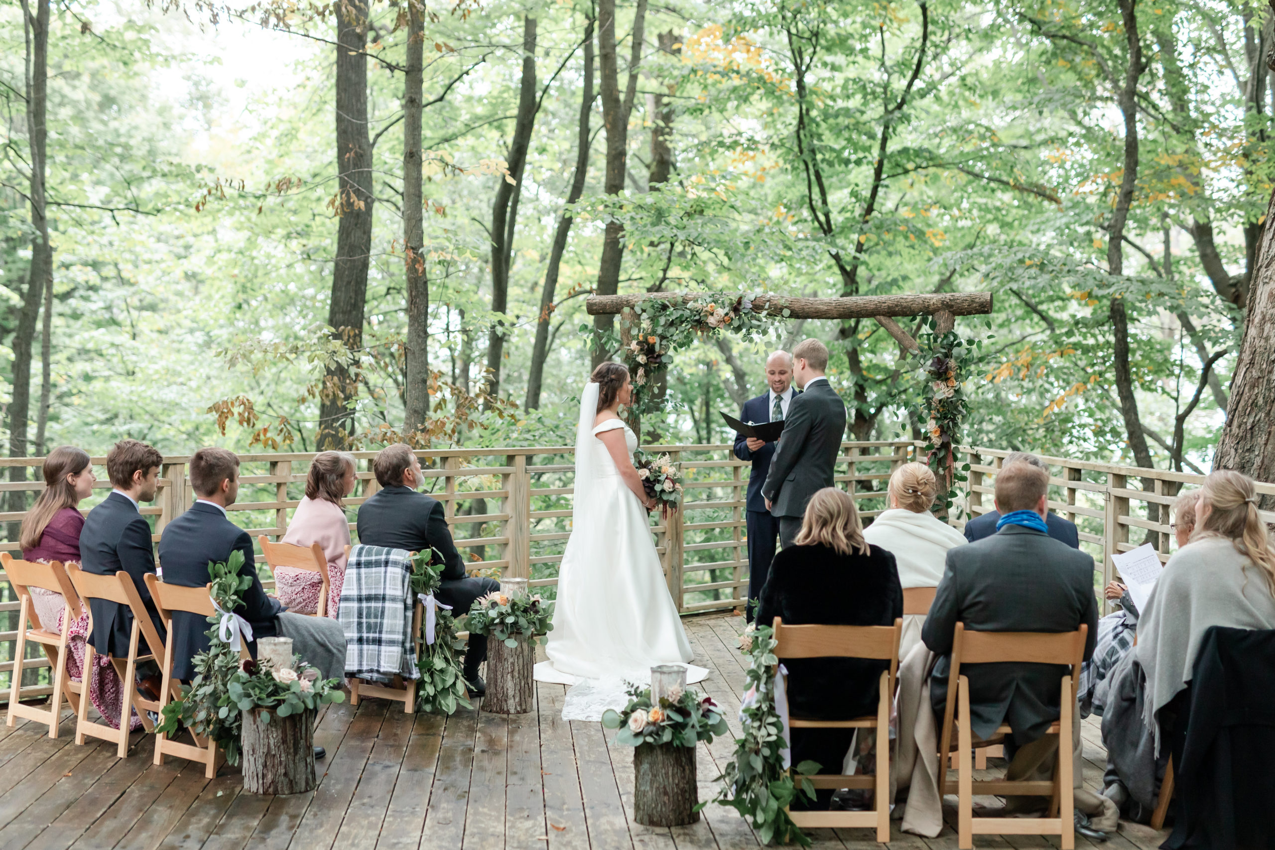 schlitz-audubon-nature-center-outdoor-wedding-ceremony