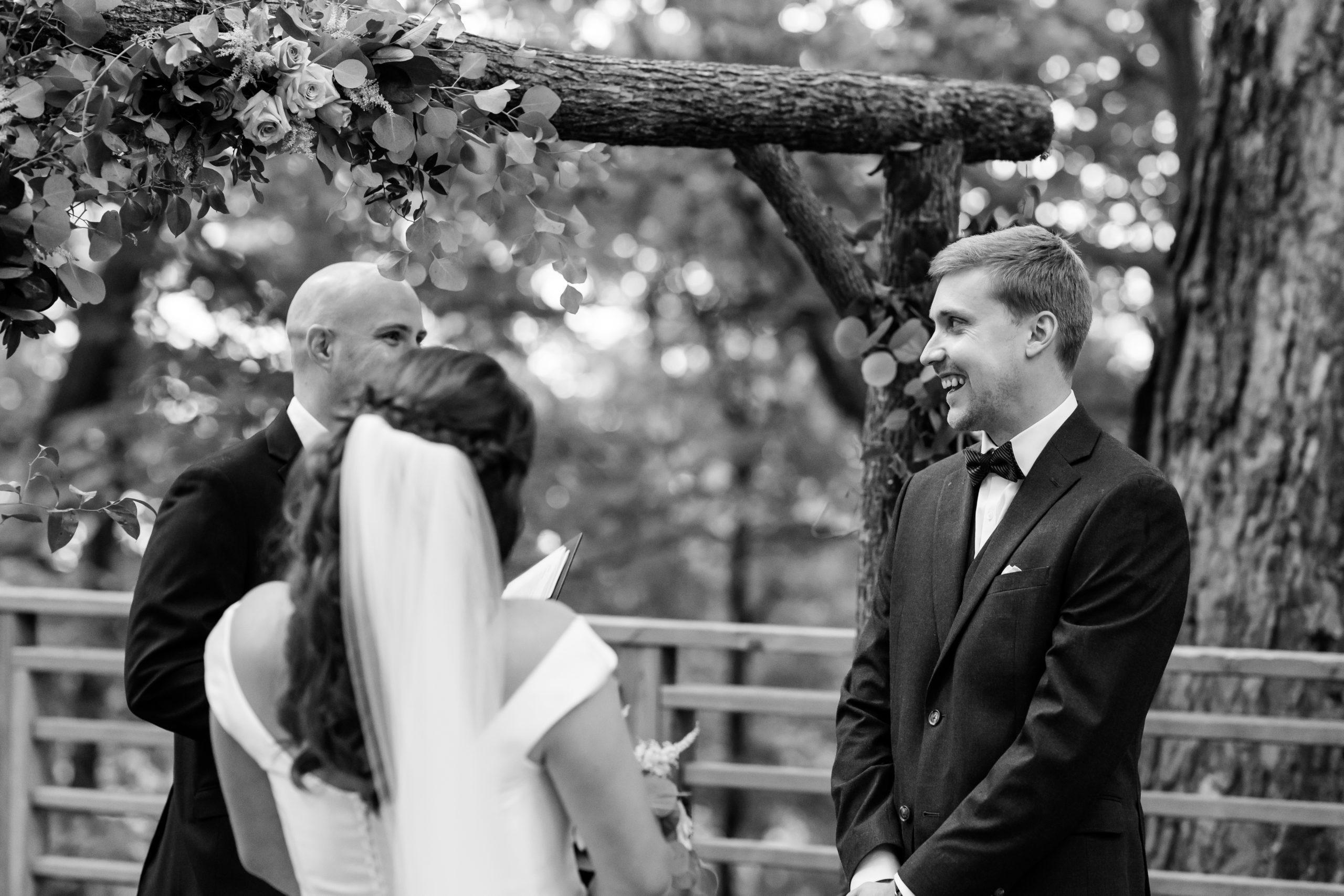 schlitz-audubon-nature-center-outdoor-wedding-ceremony-photography