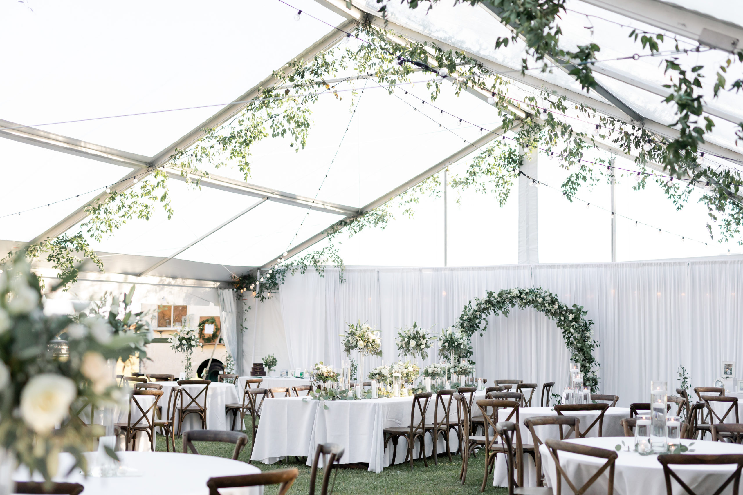 clear-top-wedding-tent-decor