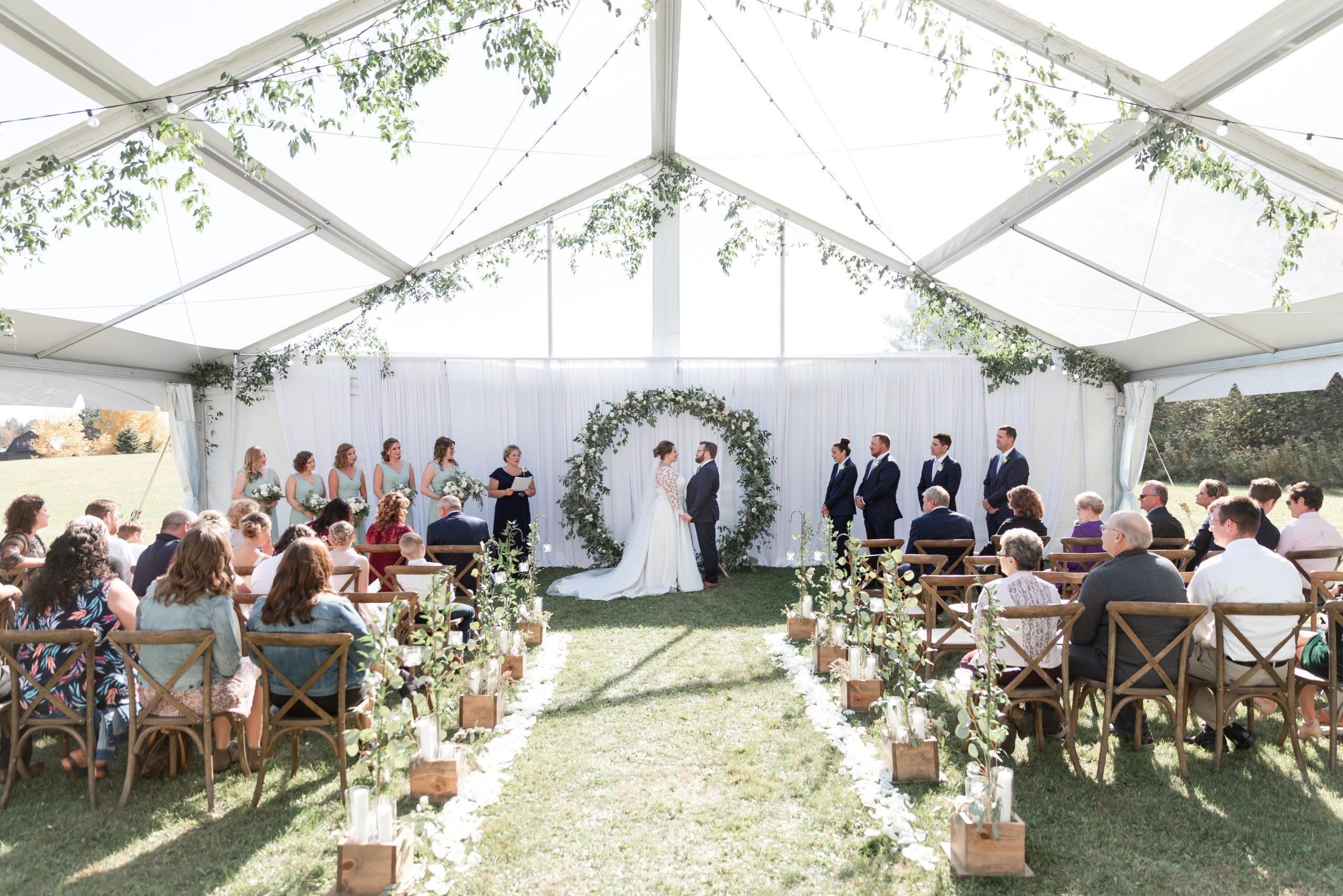 outdoor-tented-wedding-photos
