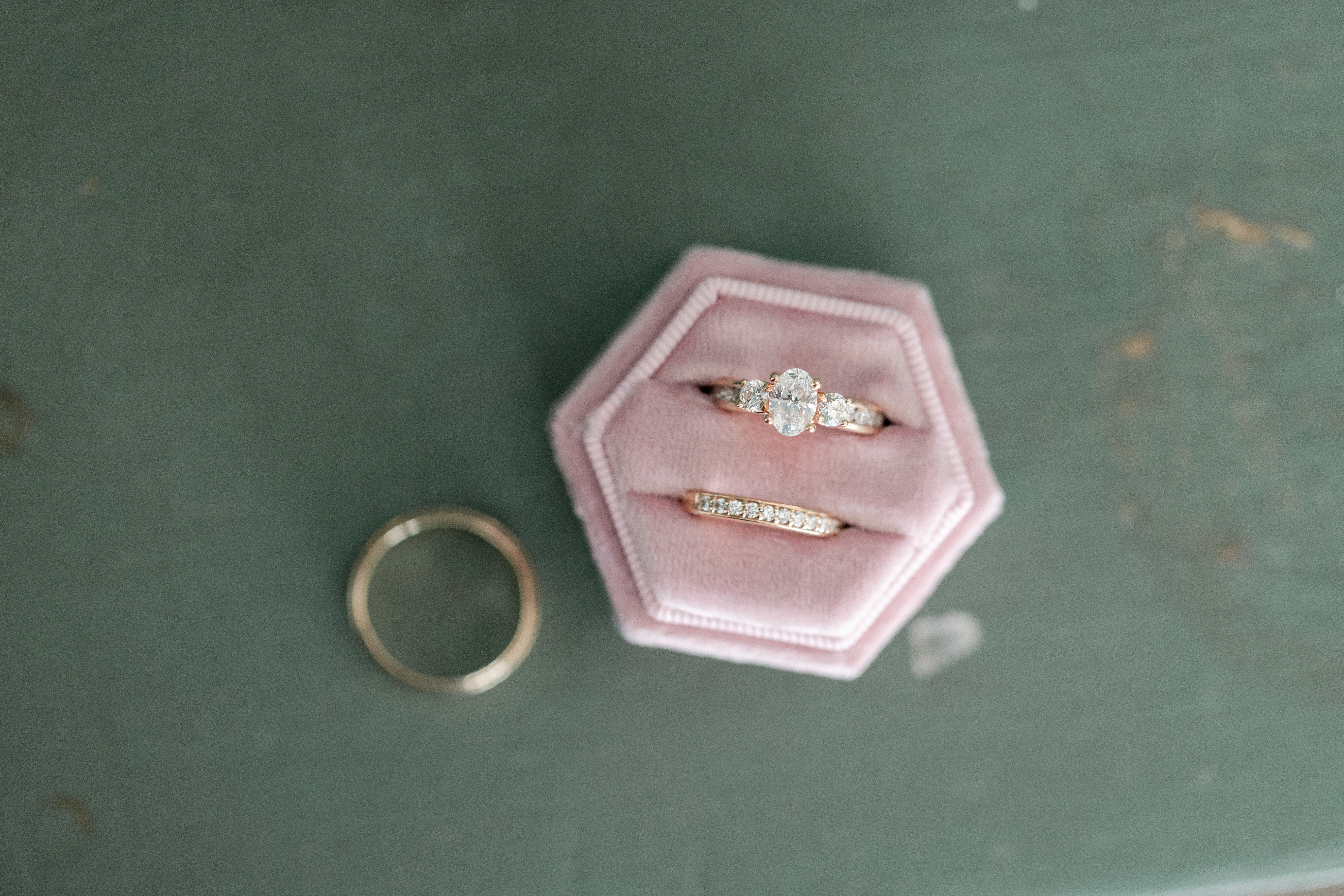 rose-gold-wedding-ring-set