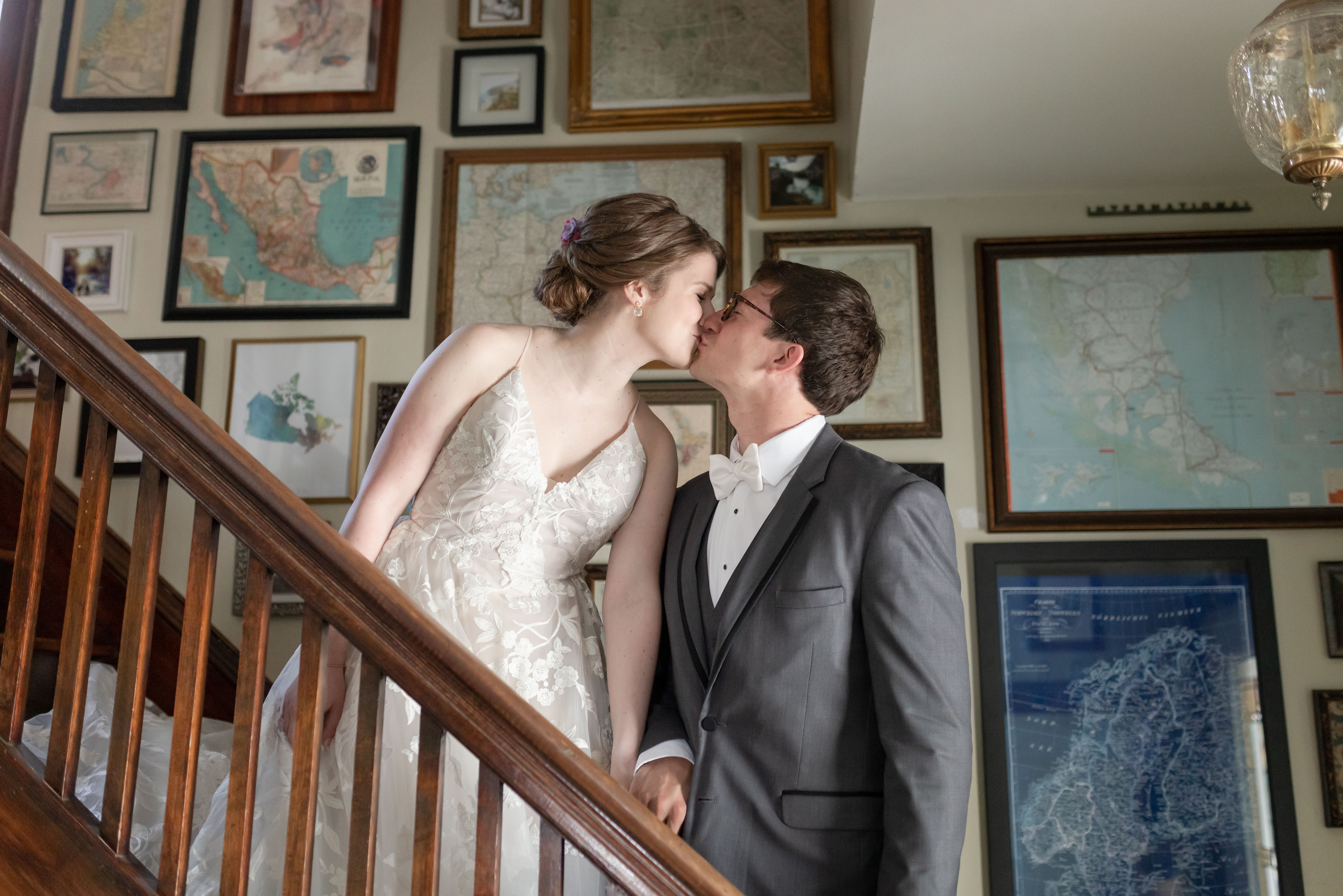 bride-groom-staircase-portrait