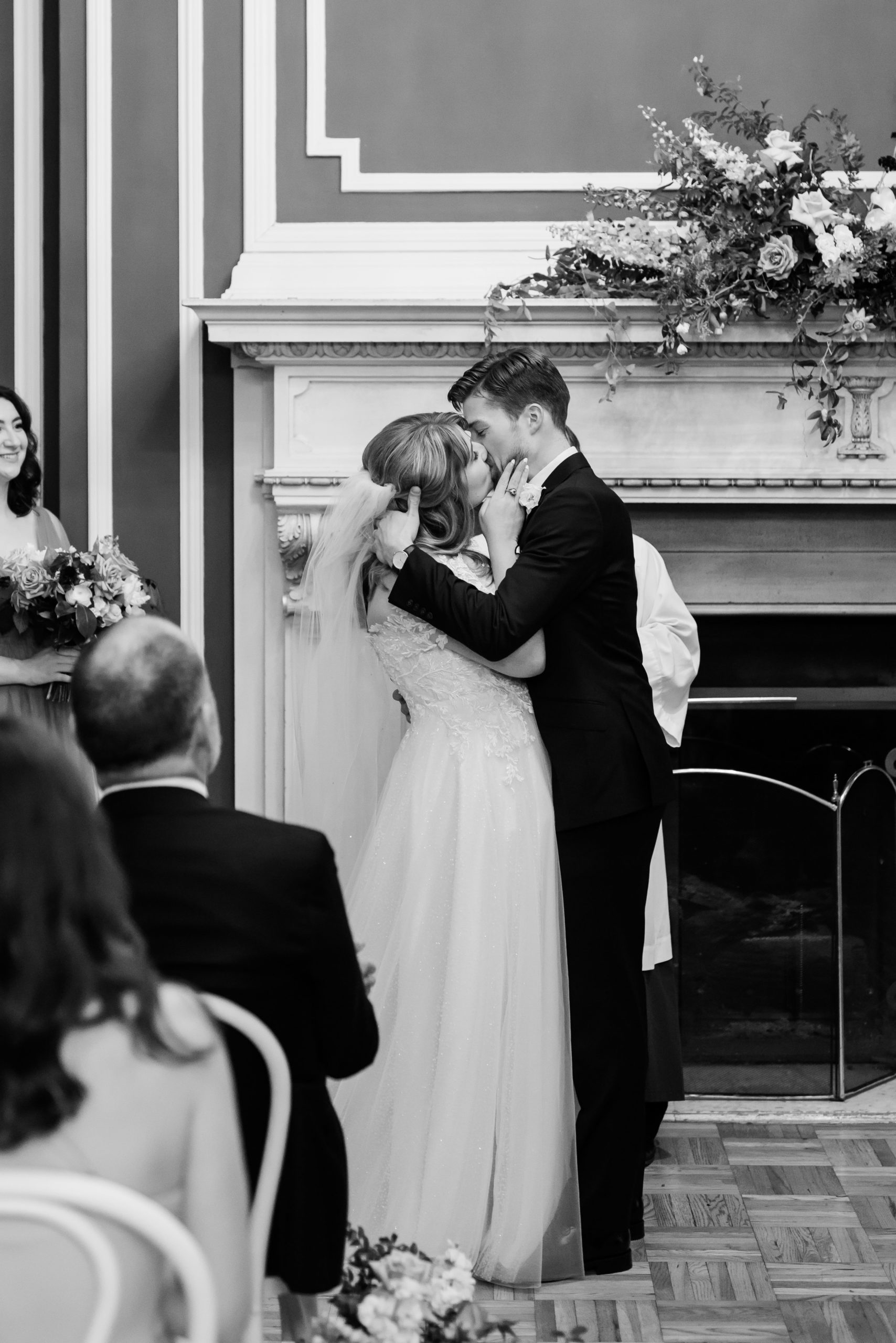 first-kiss-wedding-ceremony
