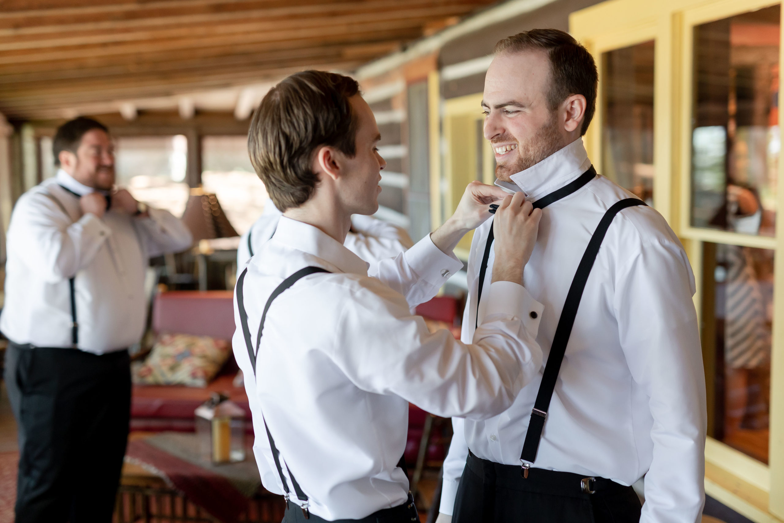 groom-best-man-getting-ready