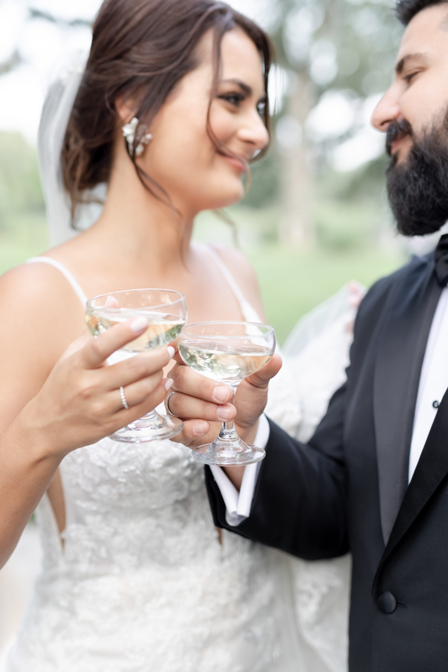 bride-groom-champagne