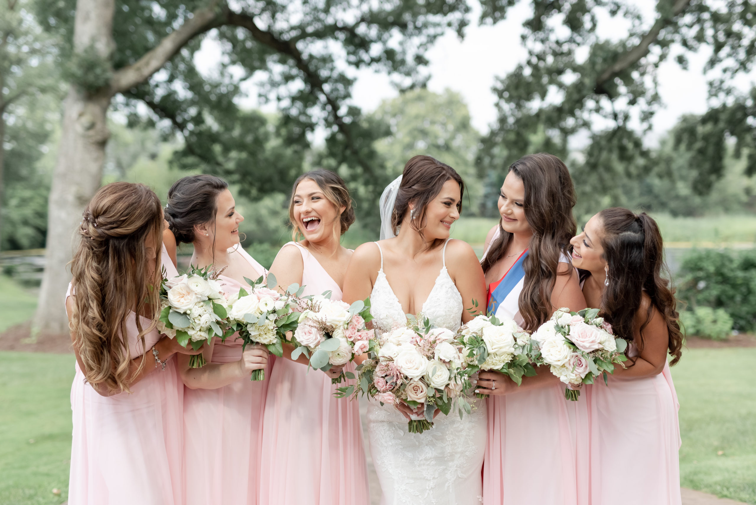 bridesmaids-photos-pink