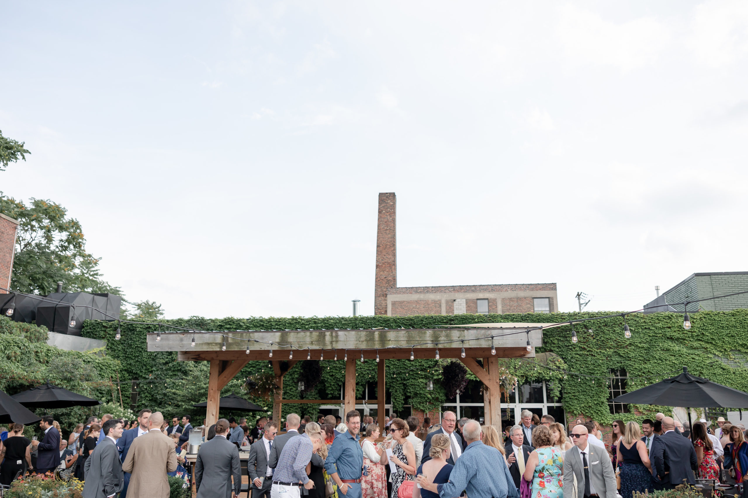 ivy-house-wedding-patio-cocktail-hour