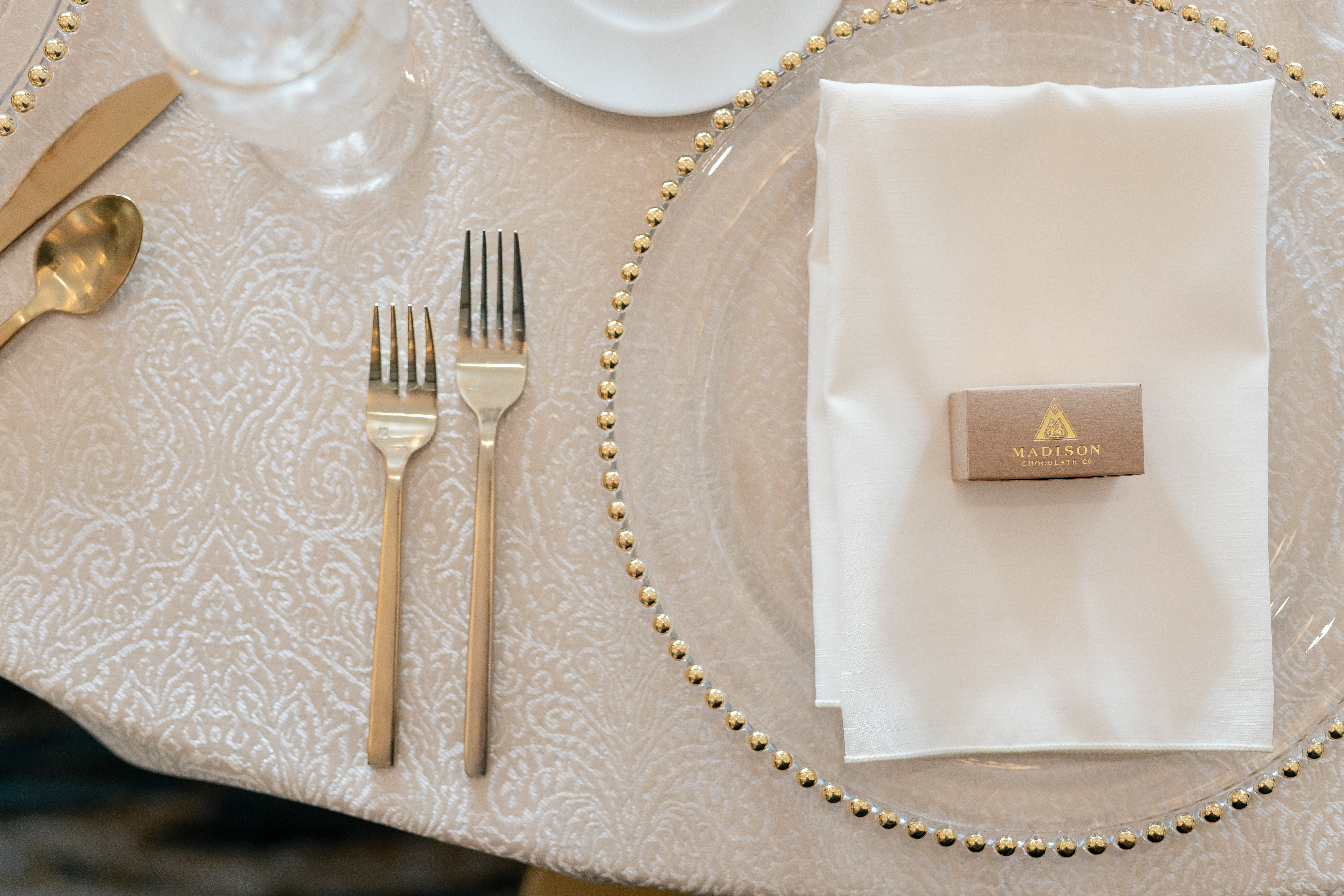 gold-wedding-chargers