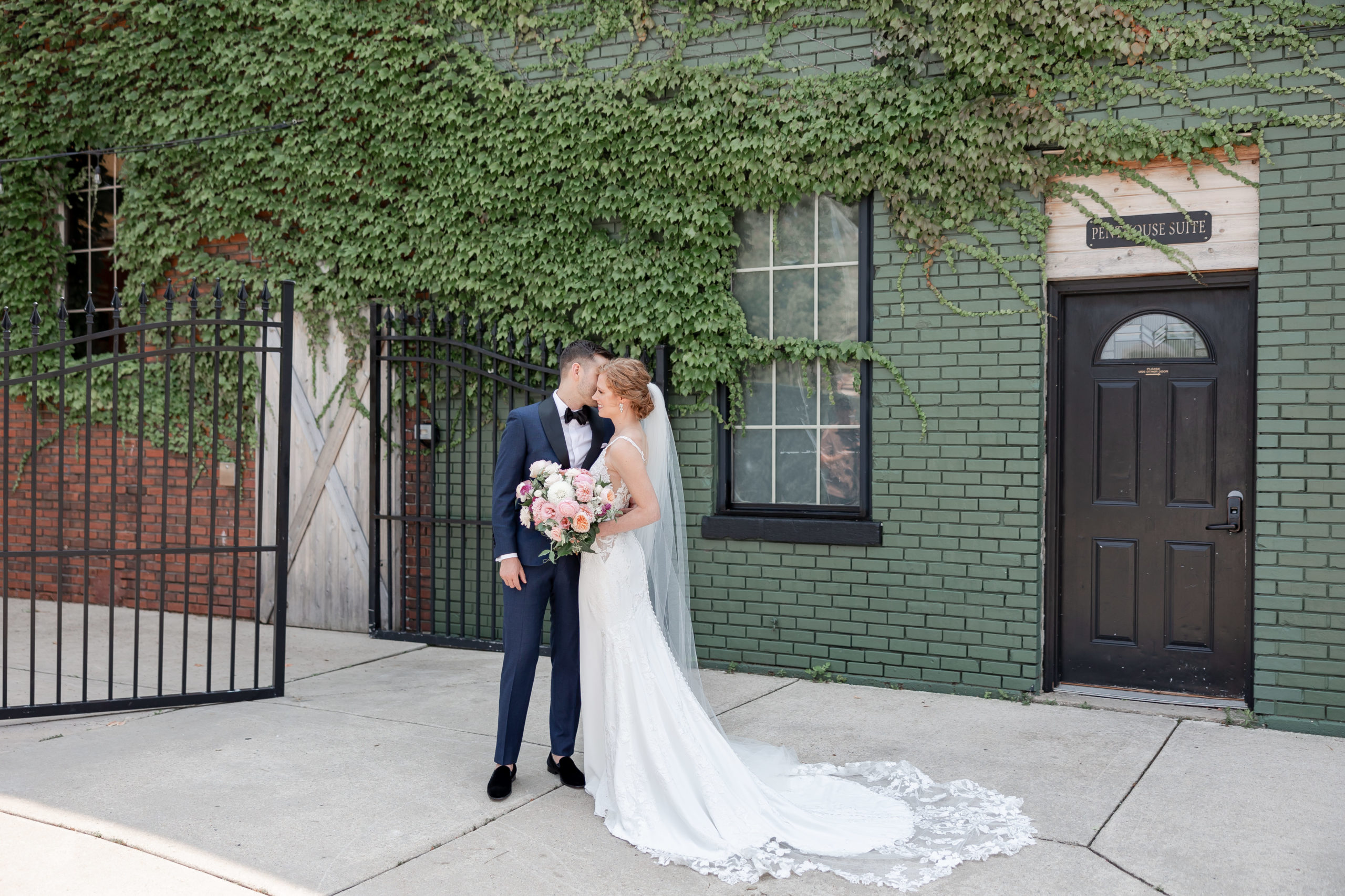 bride-groom-photos-ivy-house