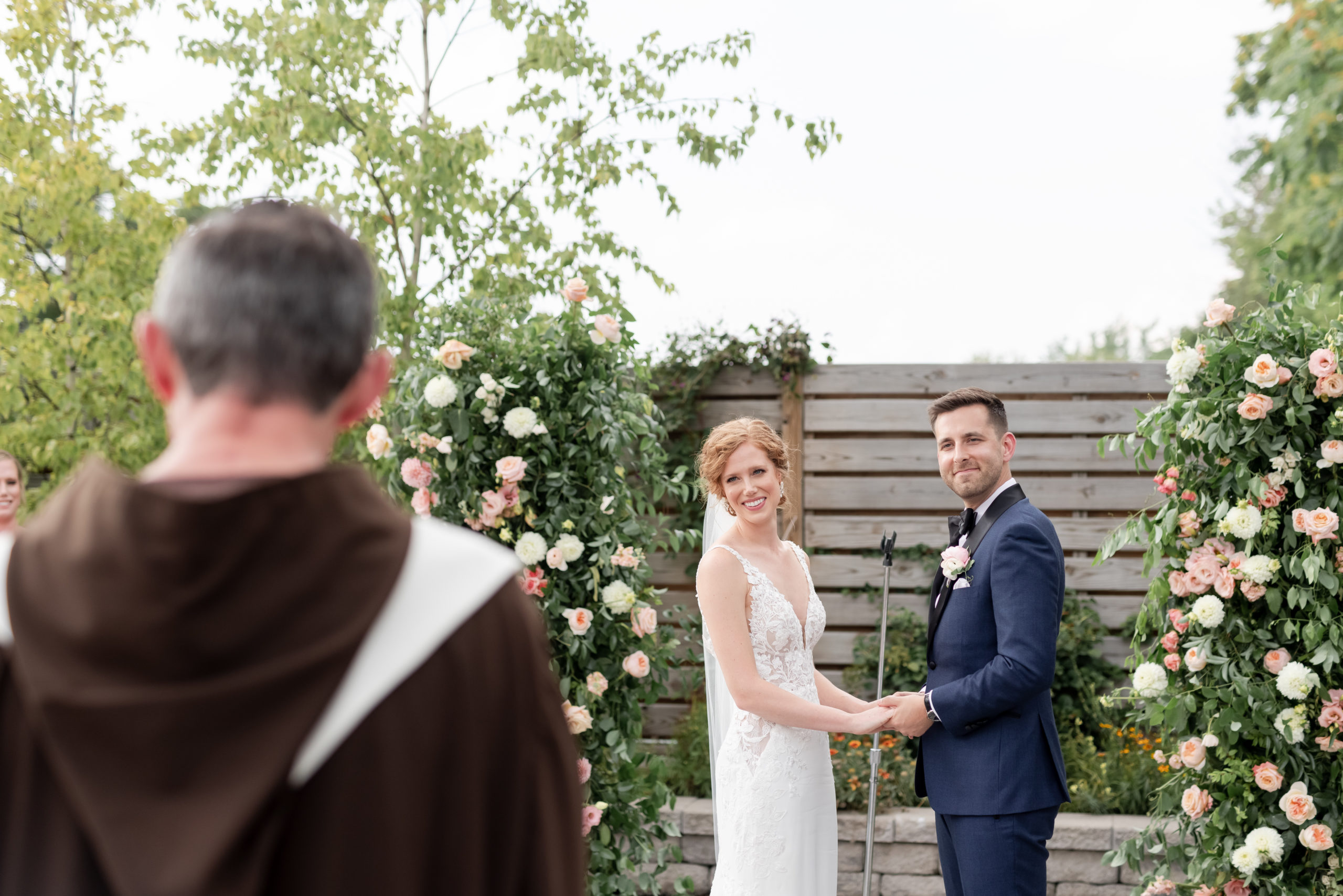 ivy-house-outdoor-wedding-ceremony-photography