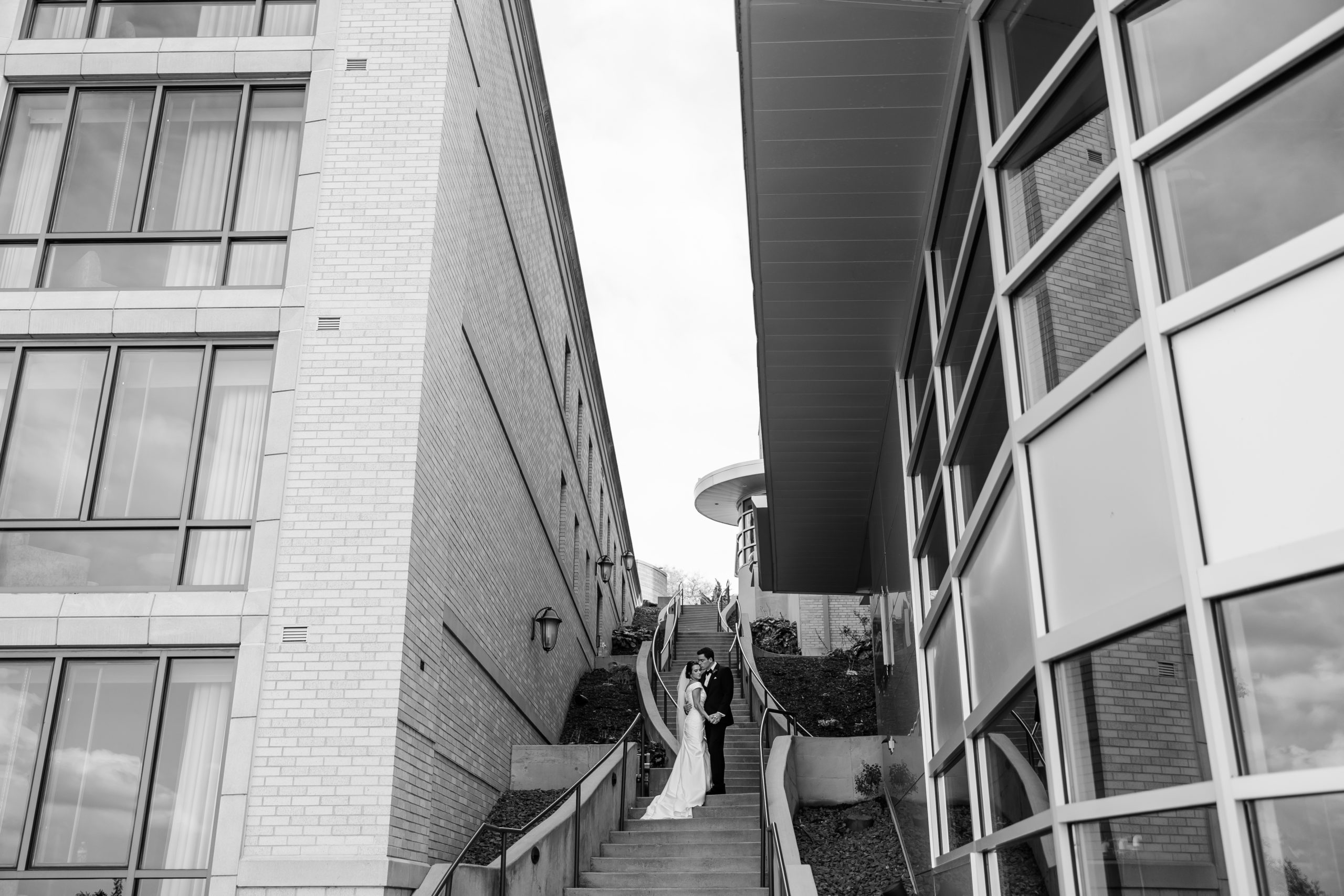 fall-edgewater-wedding-staircase