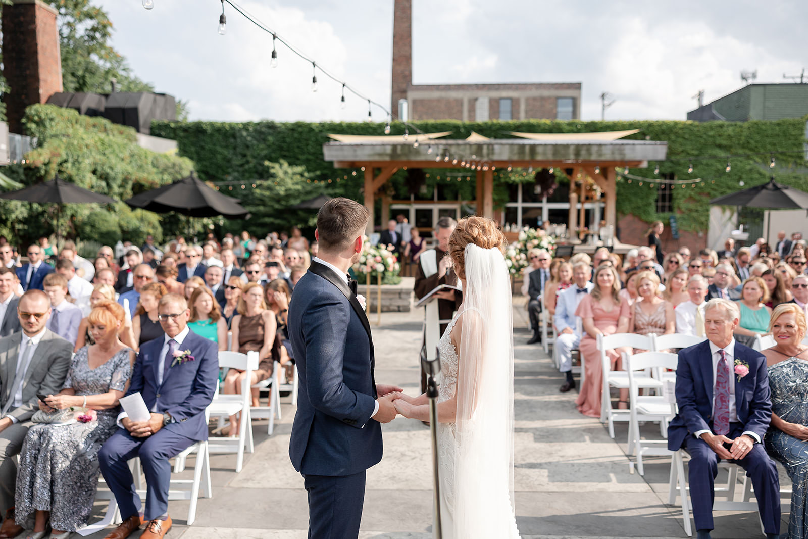outdoor-wedding-ceremony-wisconsin