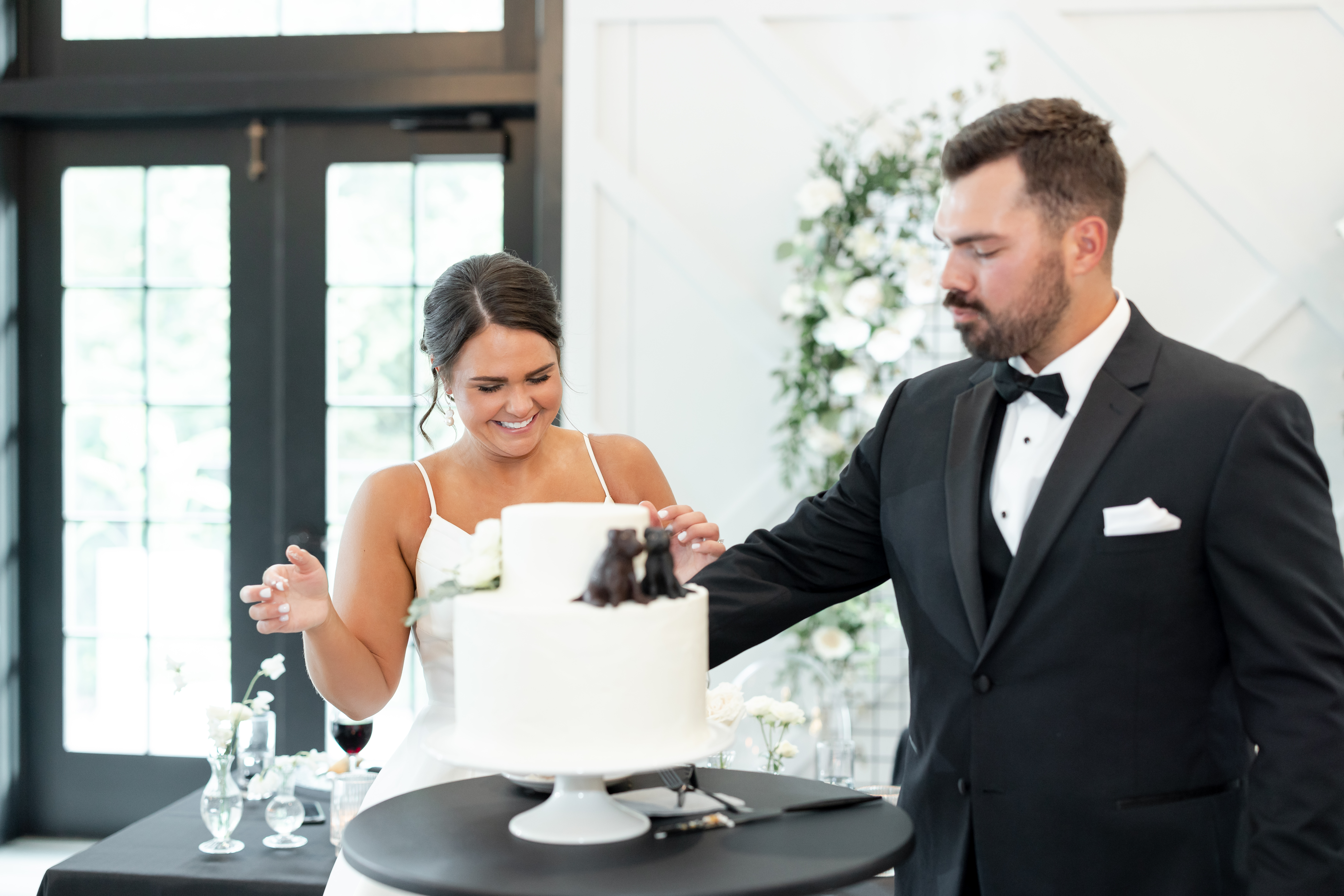 bride-groom-cake-cutting-ledgecrest-reserve-wedding