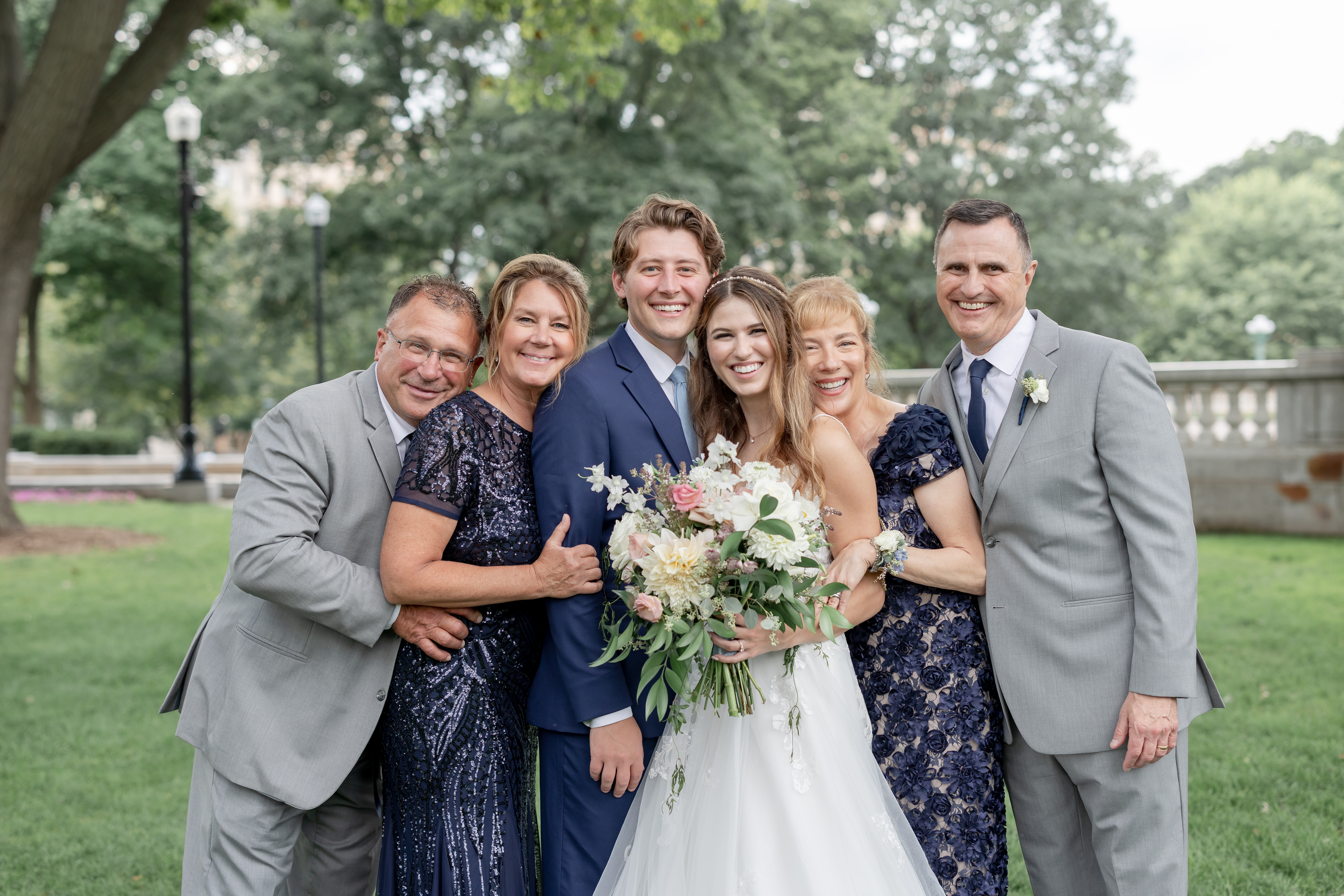 wi-state-capitol-family-wedding-photos