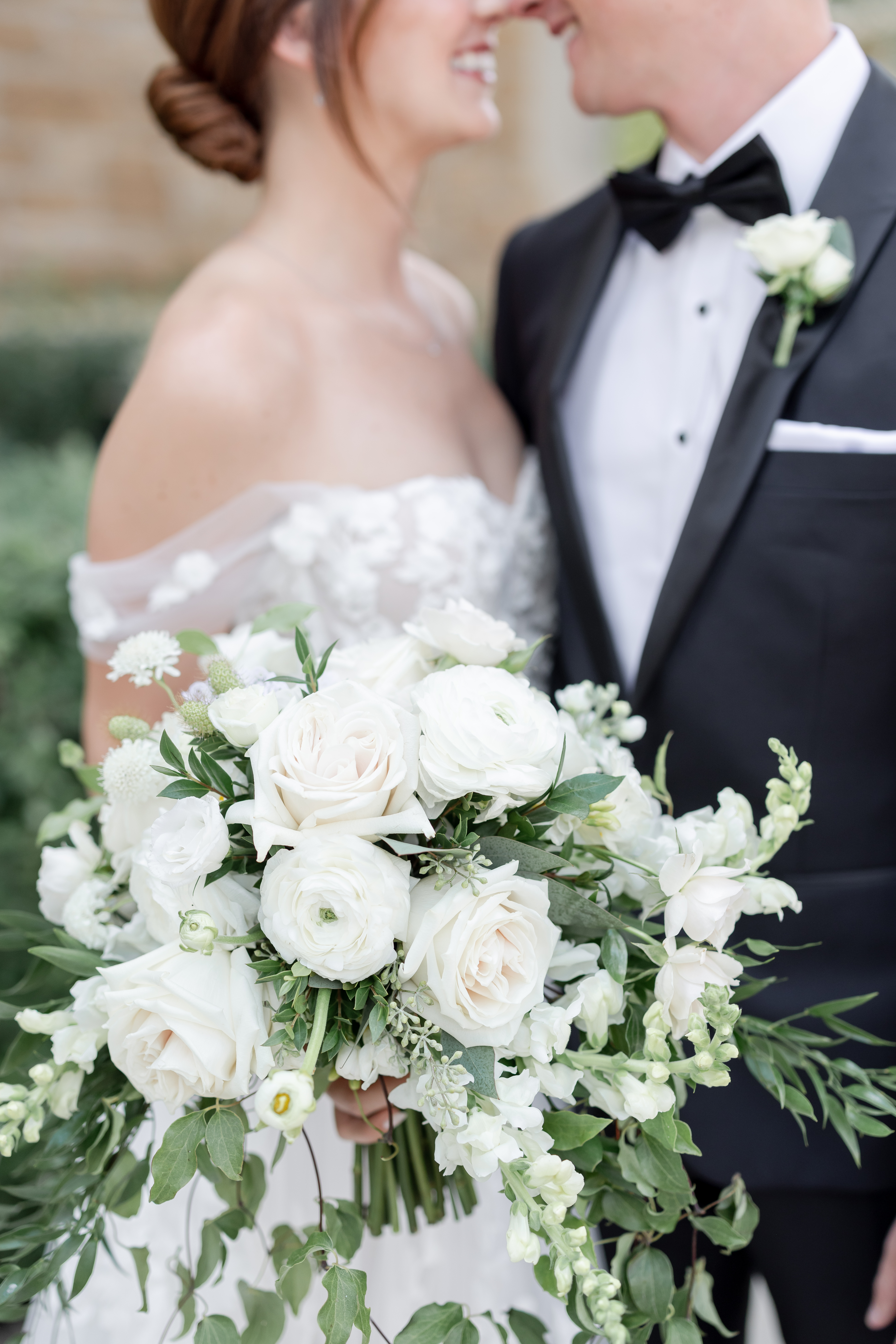 all-white-bridal-bouquet