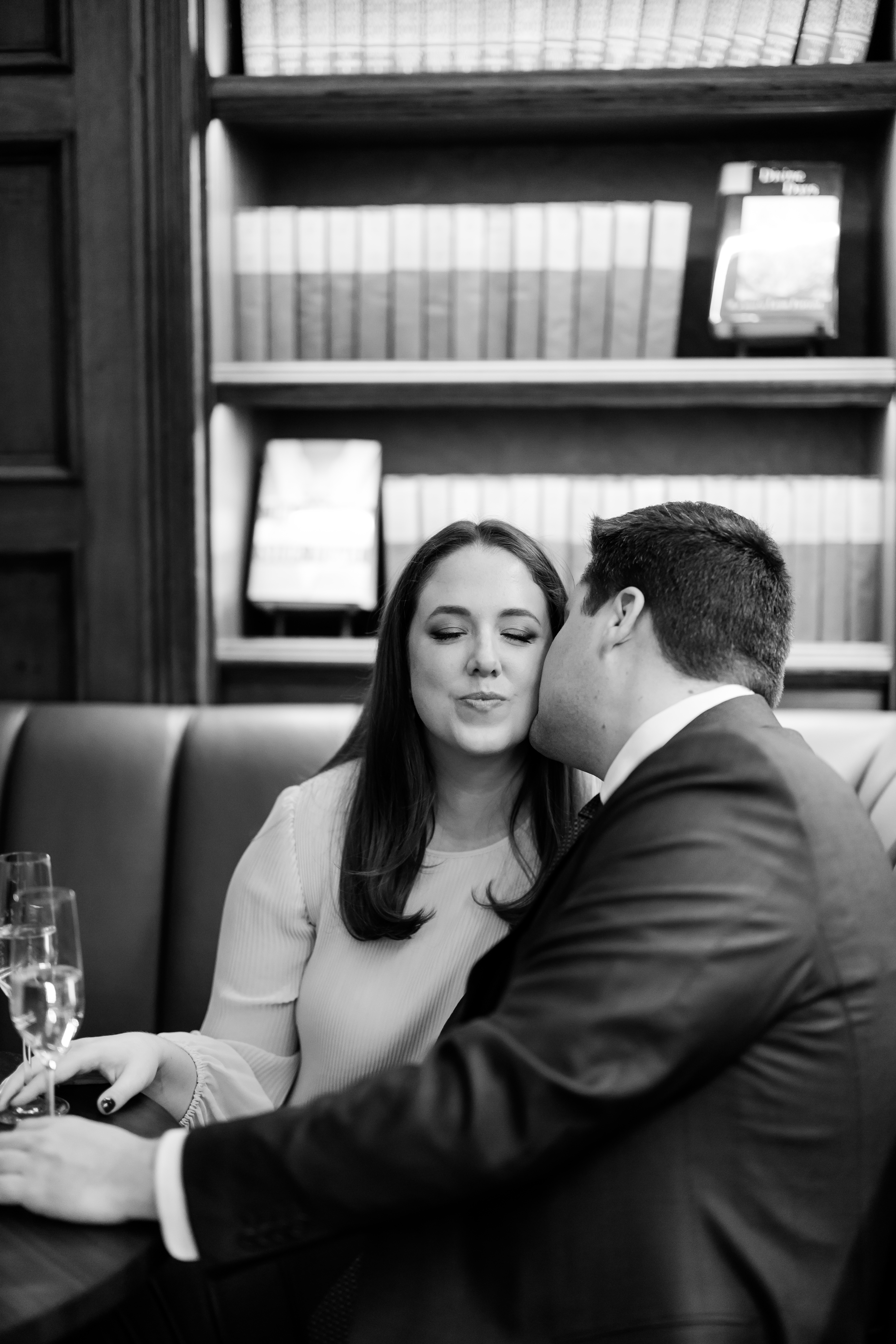 classy-chicago-club-engagement-session