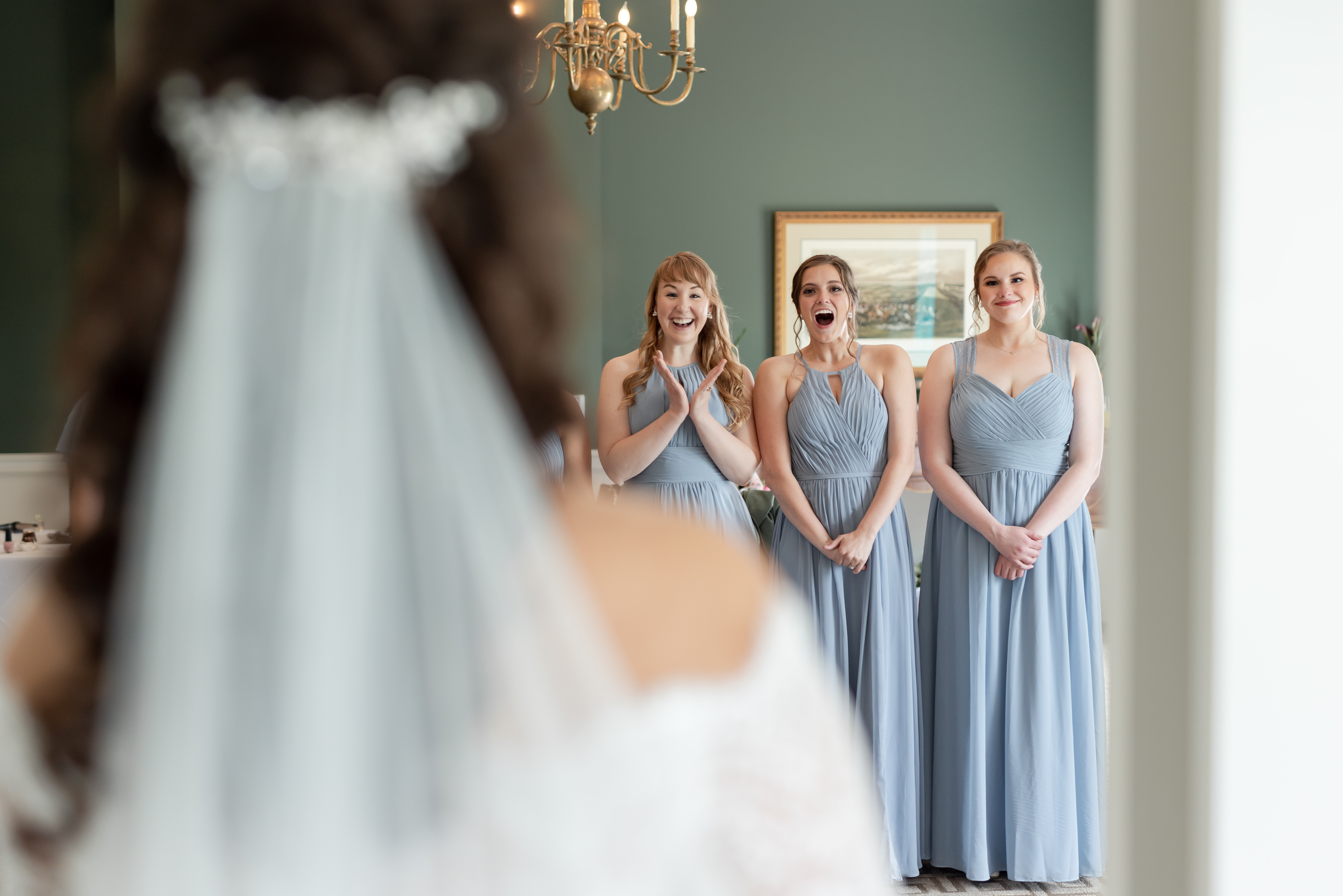 2022-weddings-bridesmaid-first-look