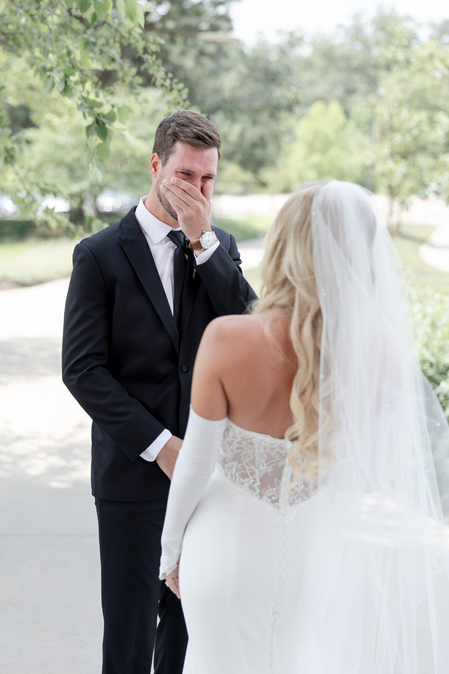 bride-groom-first-look