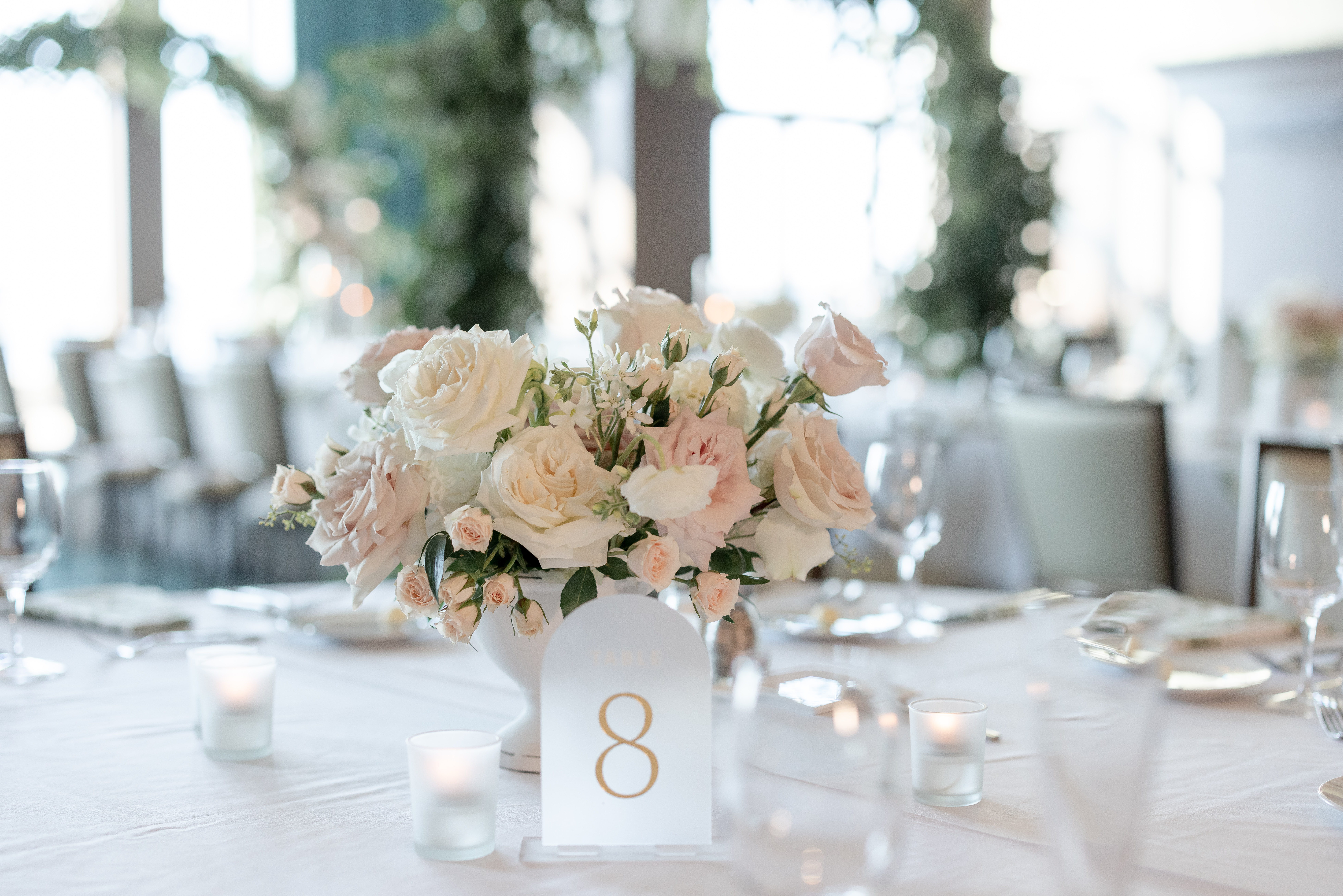 white-blush-wedding-floral-centerpiece