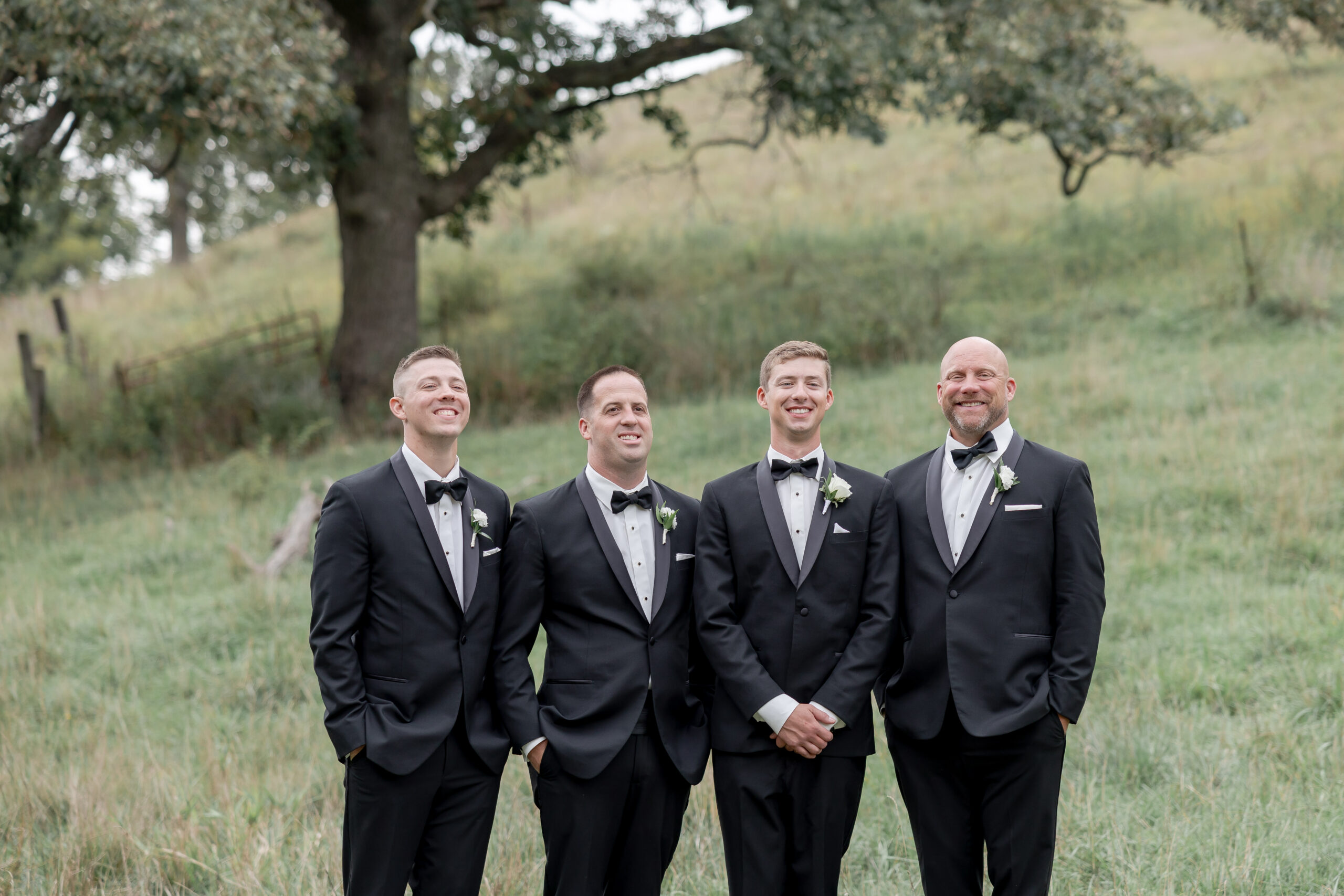 mississippi-river-wedding-photos-groomsmen