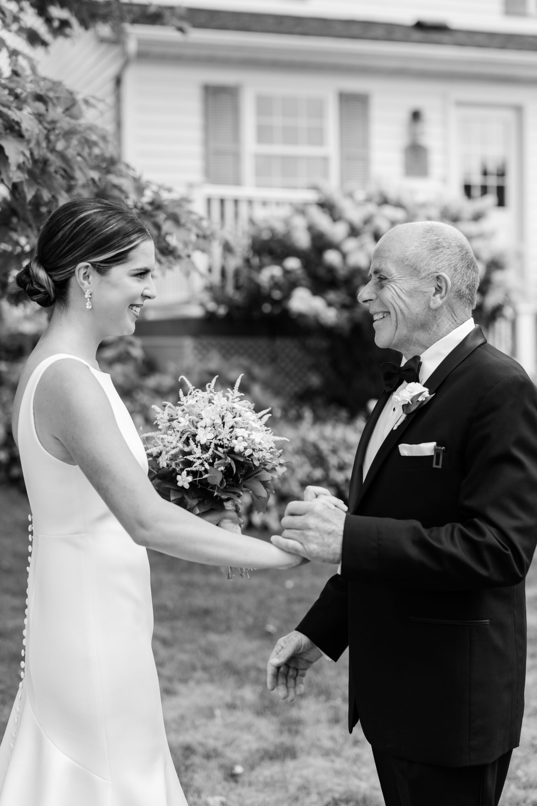 father-daughter-first-look-wedding-day