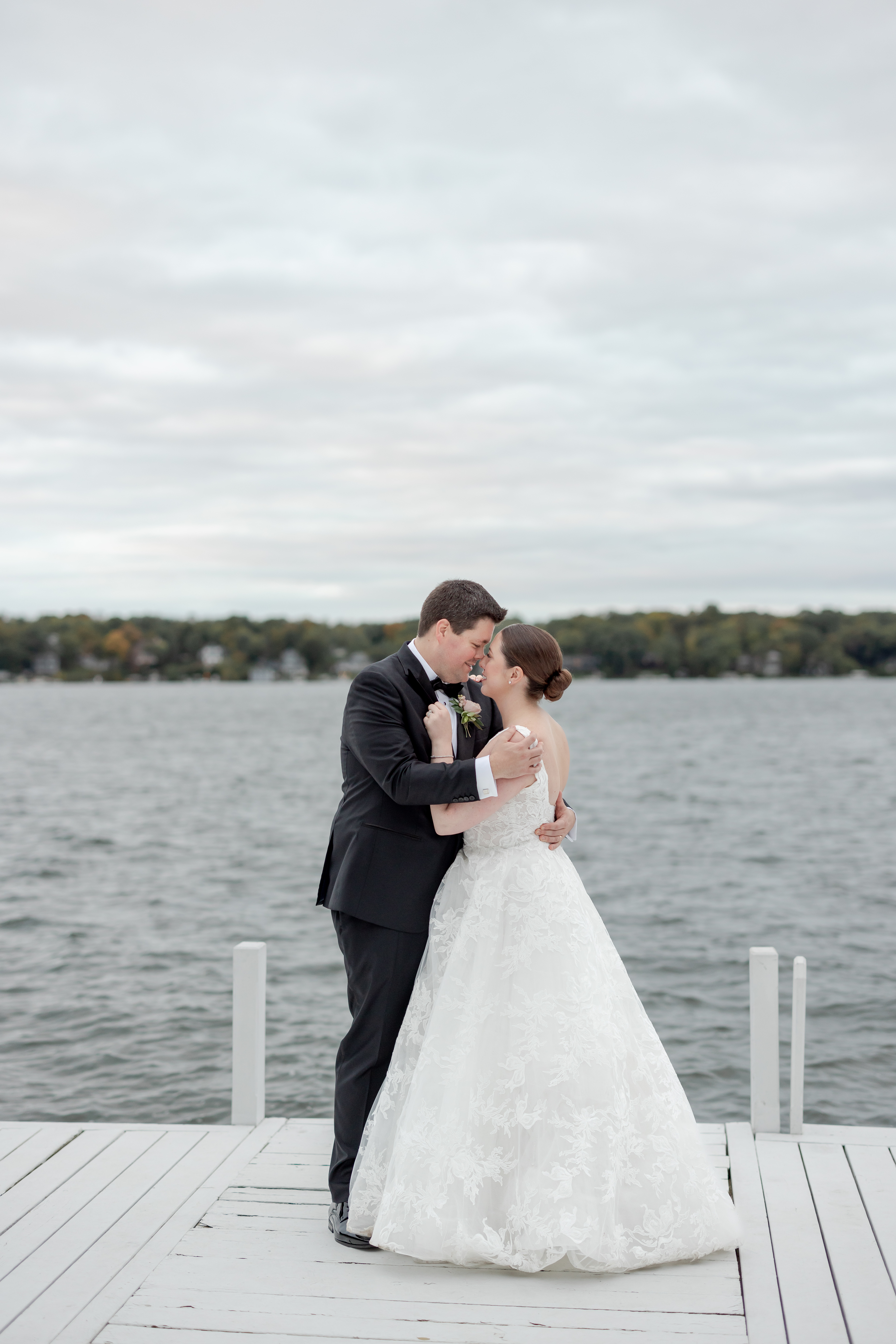 bride-groom-lakeside-lake-geneva-wedding