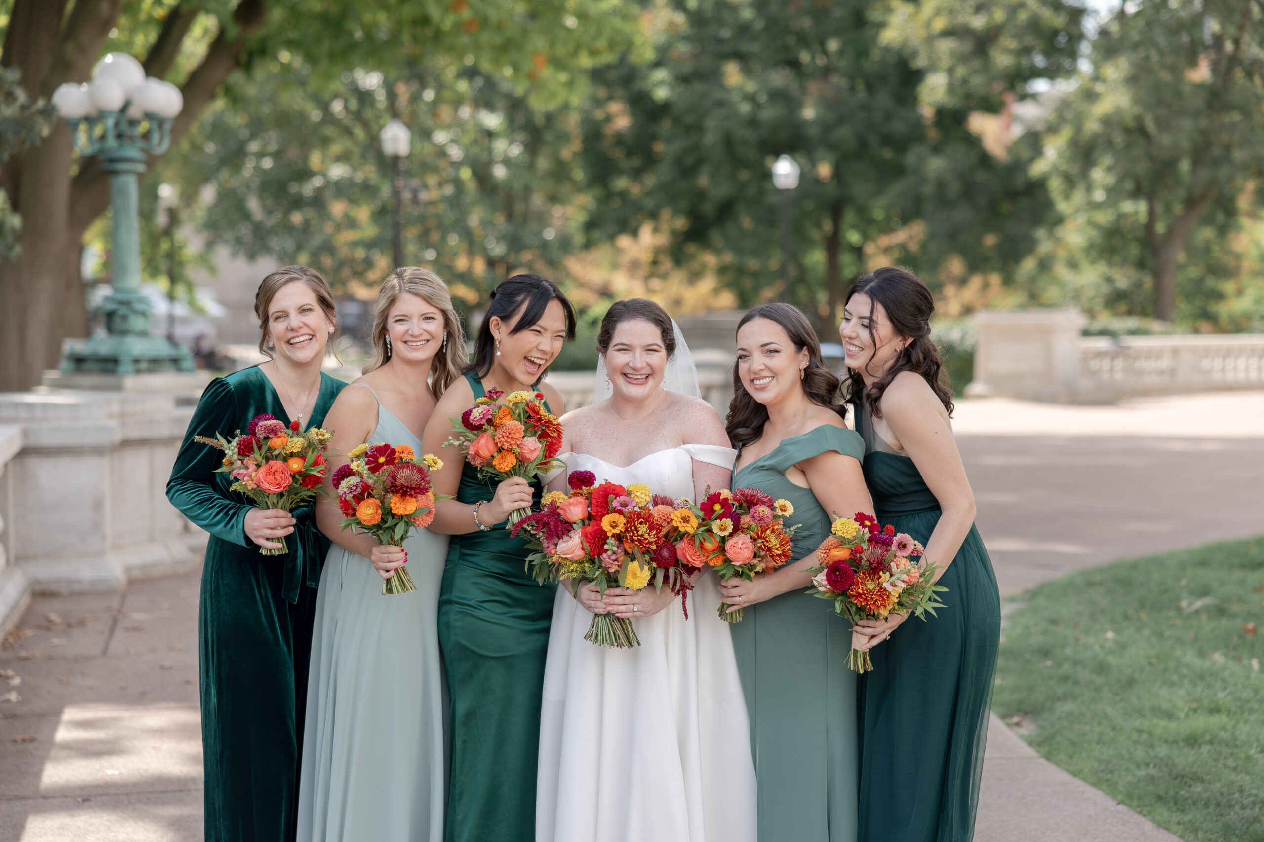 fall-wedding-madison-wisconsin-capitol-photos