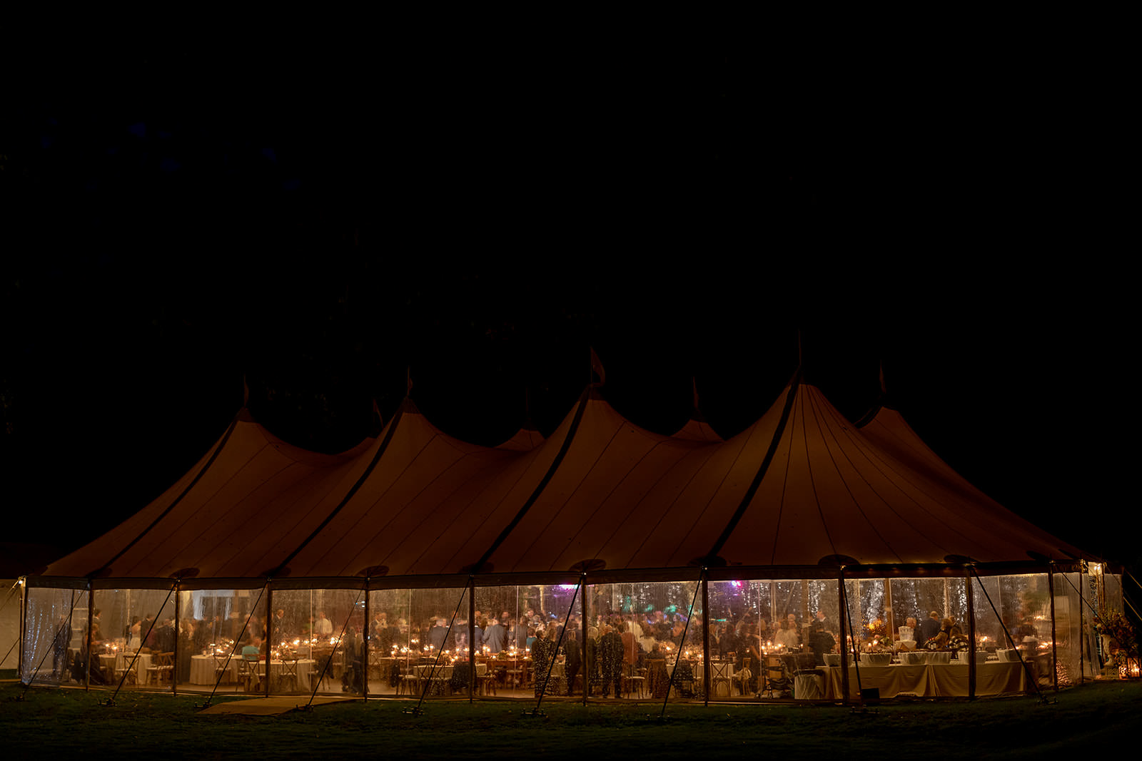 best-wisconsin-wedding-photography-tented-reception