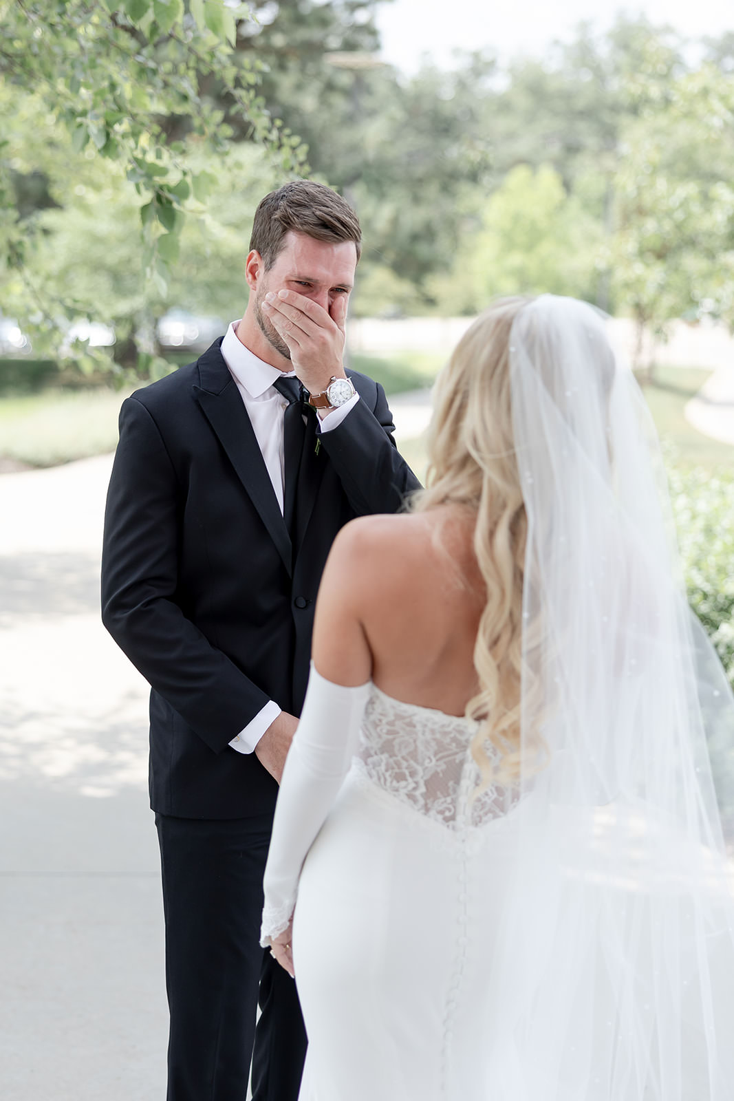 emotional-first-look-wedding