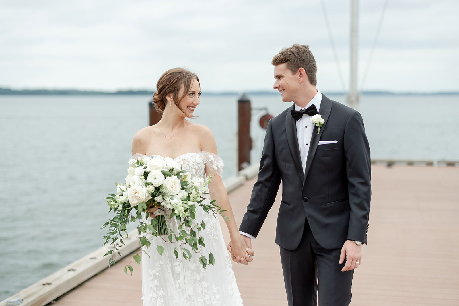 edgewater-wedding-bride-groom-dock-photos