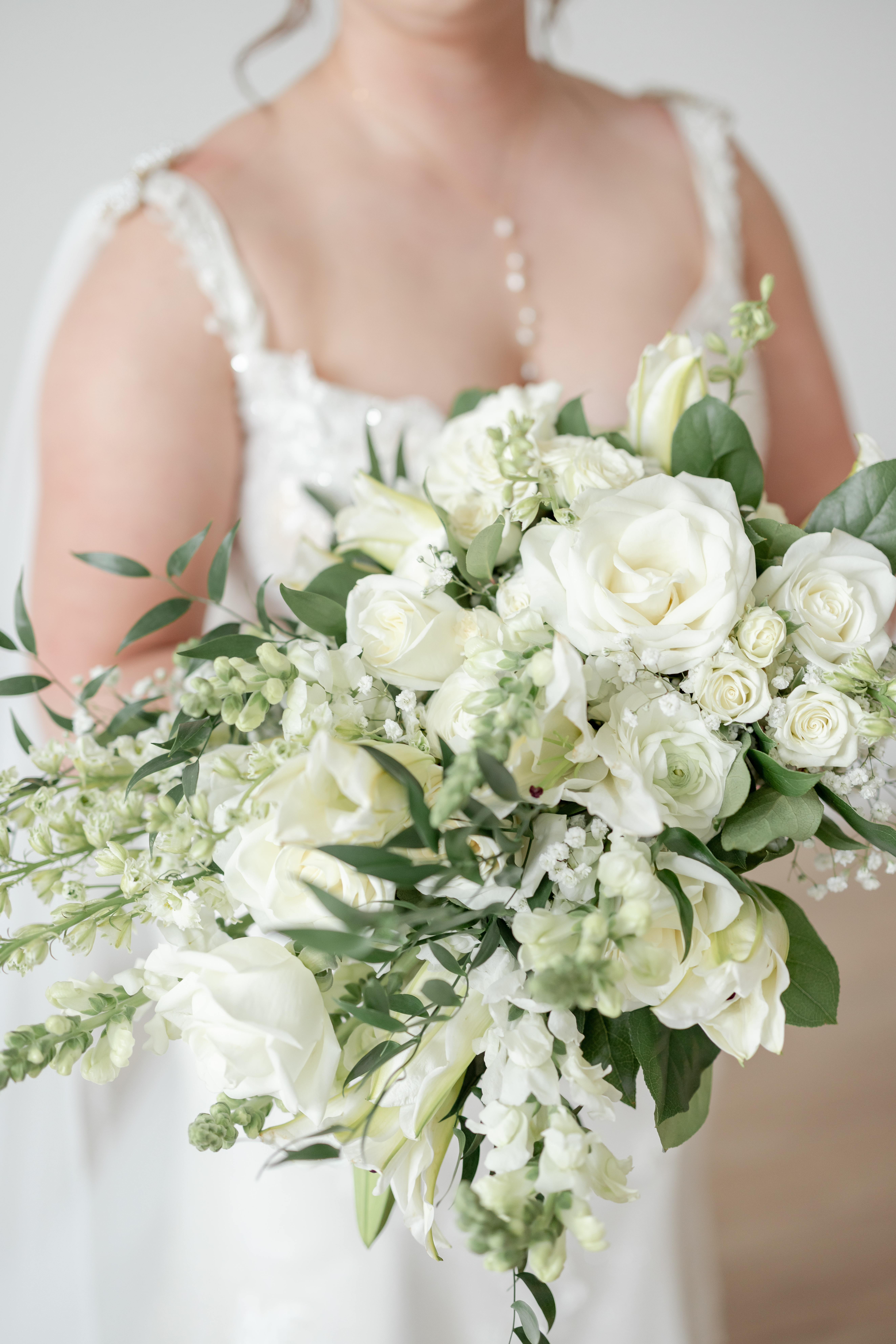 melody-rose-designs-all-white-bridal-bouquet