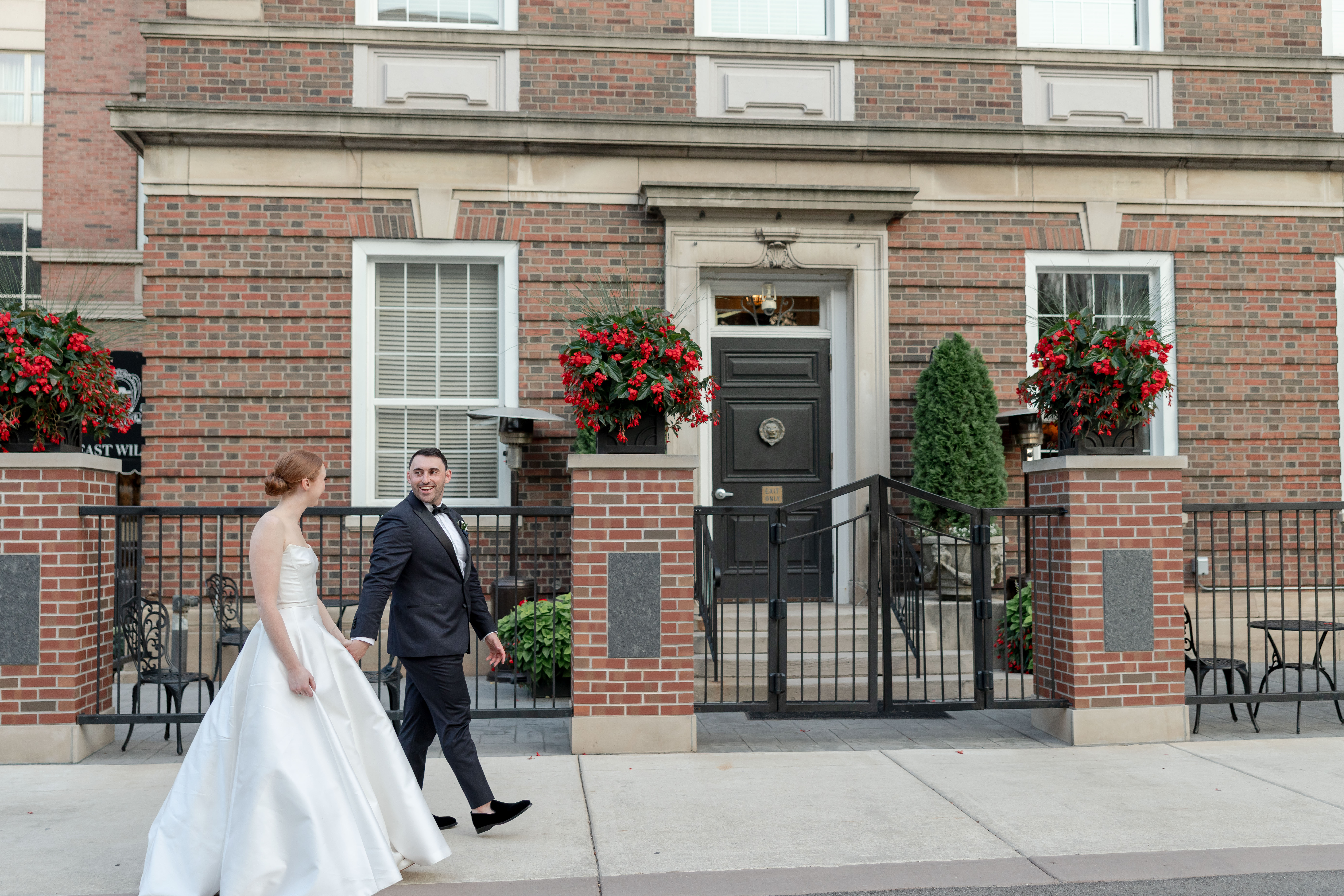 summer-wedding-madison-club-bride-groom-sunset-photos